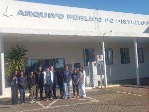 Arquivo Público do DF recebe visita de alunos do Senac-DF